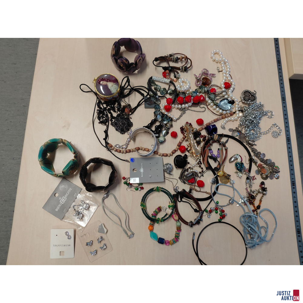 Konvolut an diversen Modeschmuck - gr&ouml;&szlig;tenteils neuwertig