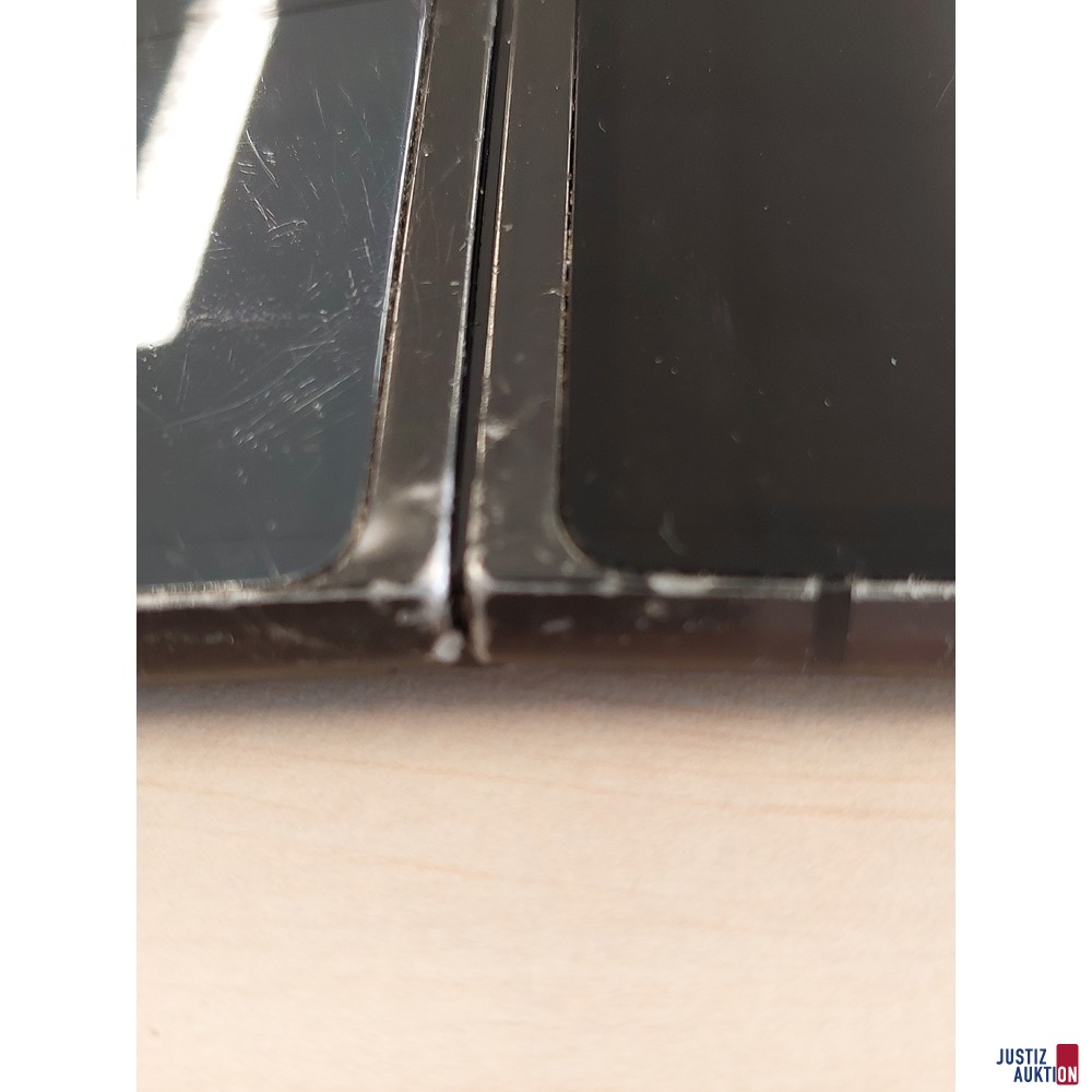Handy der Marke Samsung Galaxy Z Fold2 5G - Model: SM-F916B