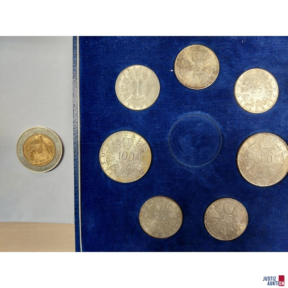 Konvolut bestehend aus&colon; 8 M&uuml;nzen&comma; davon 1x ATS 500&comma;--&comma; 1x ATS 100&comma;--&comma; 5x ATS 25&comma;-- 1 Medaille Stephansdom im Kupfernickel