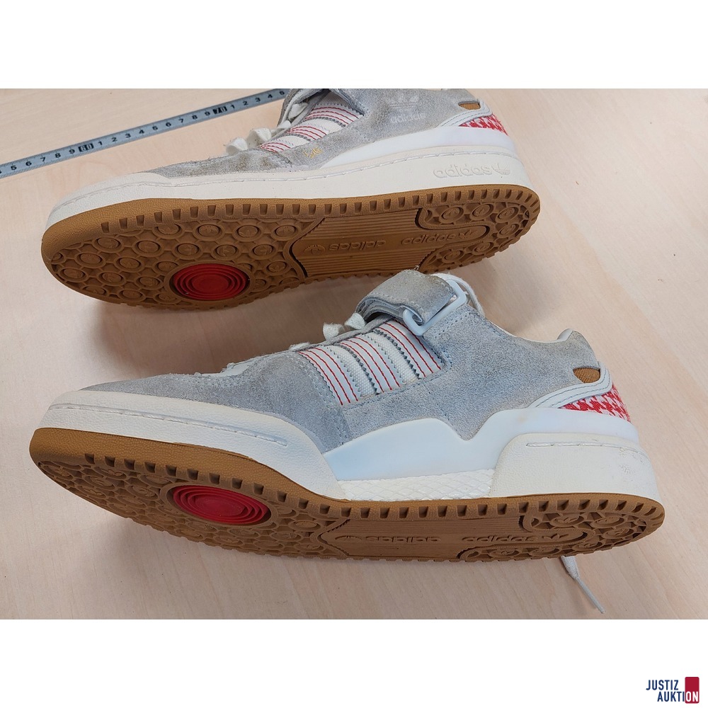 Sneaker der Marke Adidas &ndash; Arwa Al Banawi Gr&period; EU 40&comma;5 leichte Lagerspuren vorhanden neuwertig