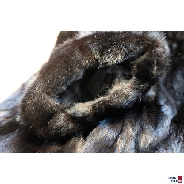 Nerzmantel mit dem Monogramm&colon; PS