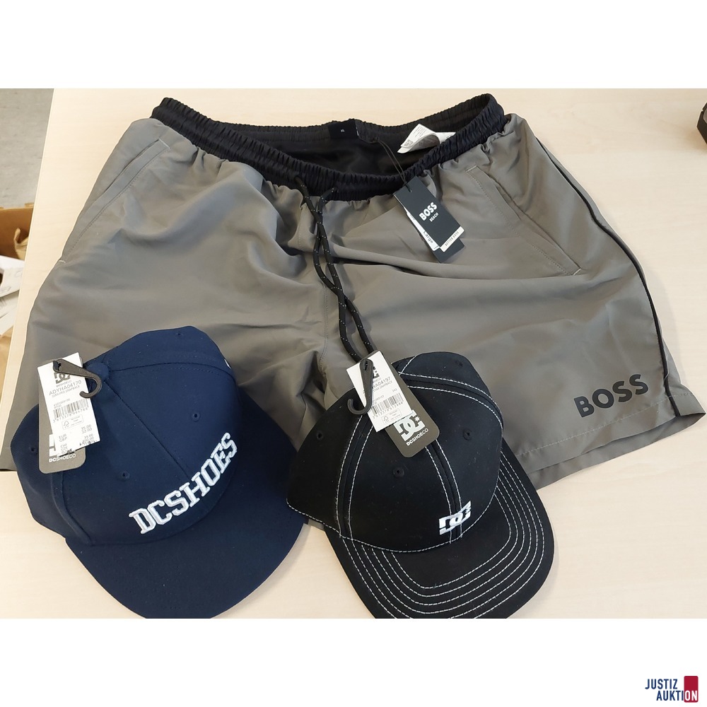 Badehose der Marke Boss Größe XL u.a.