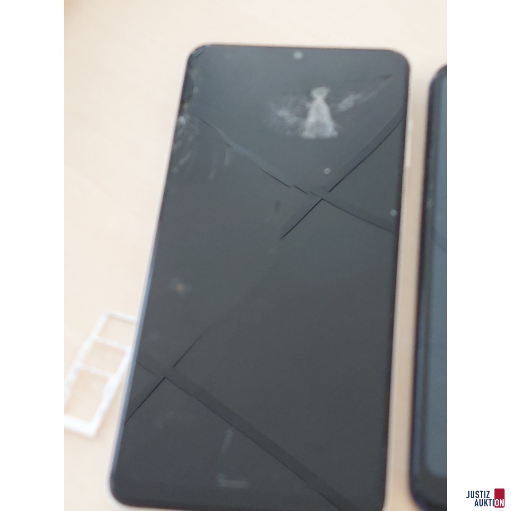 Handy der Marke Huawei Y6S (2019) u.a.