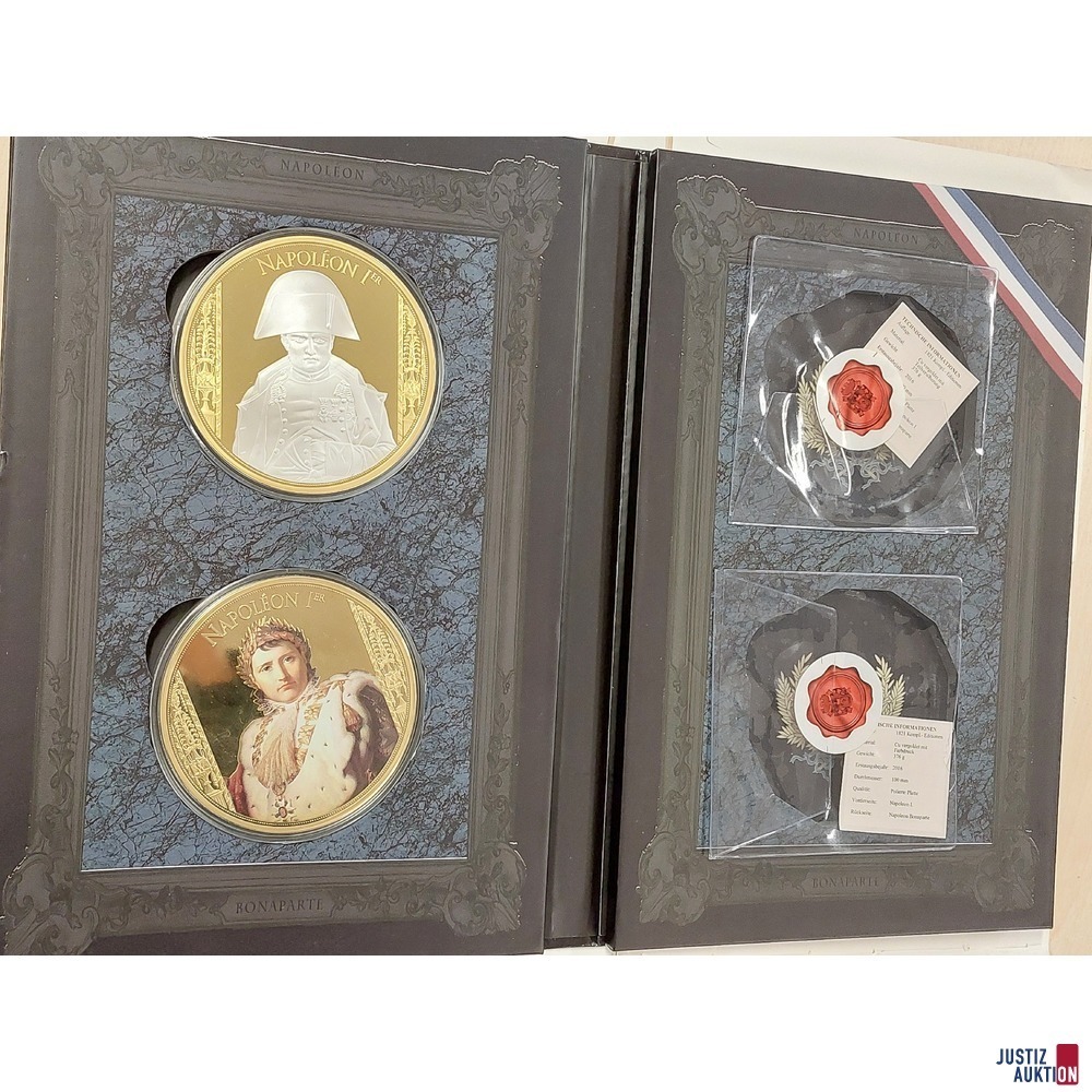 Kartonverpackung mit zwei gro&szlig;en Medaillen Napoleon der Erste Kupfer vergoldet - dekorativ