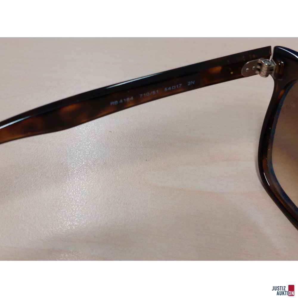 Sonnenbrille der Marke Ray Ban - RB 4184