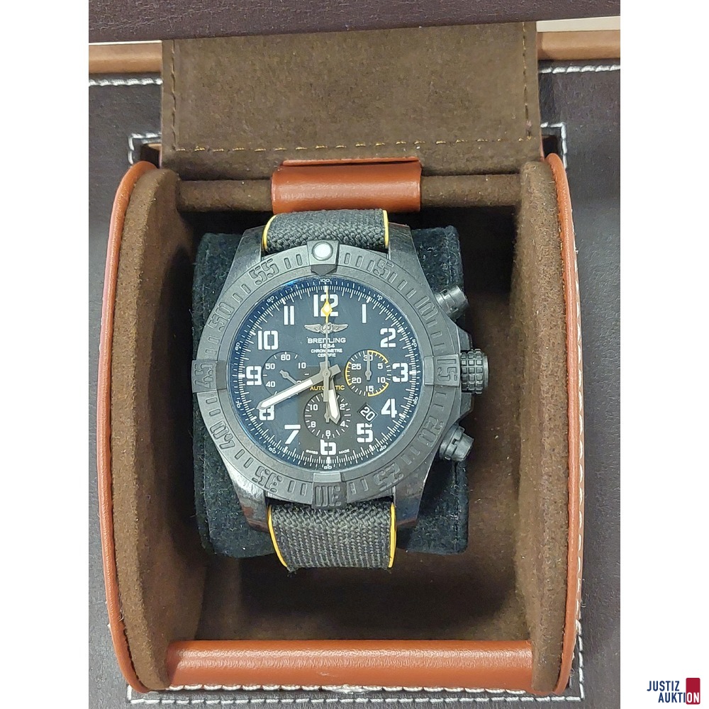 Herrenarmbanduhr der Marke Breitling - Model&colon; Avenger