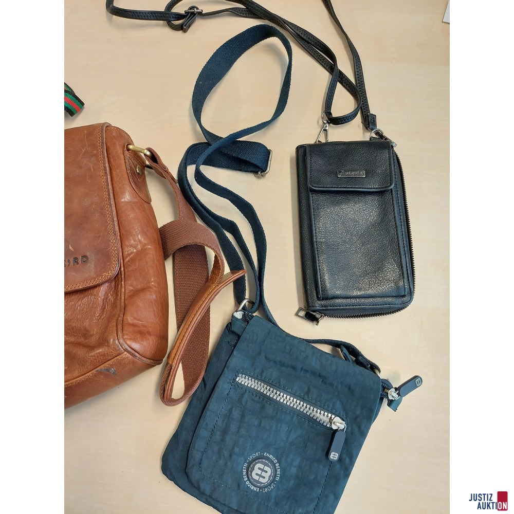 1 Kosmetiktasche/3 Umhängetaschen