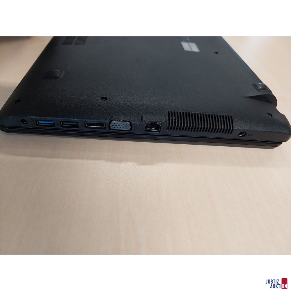 Notebook der Marke ASUS F551M