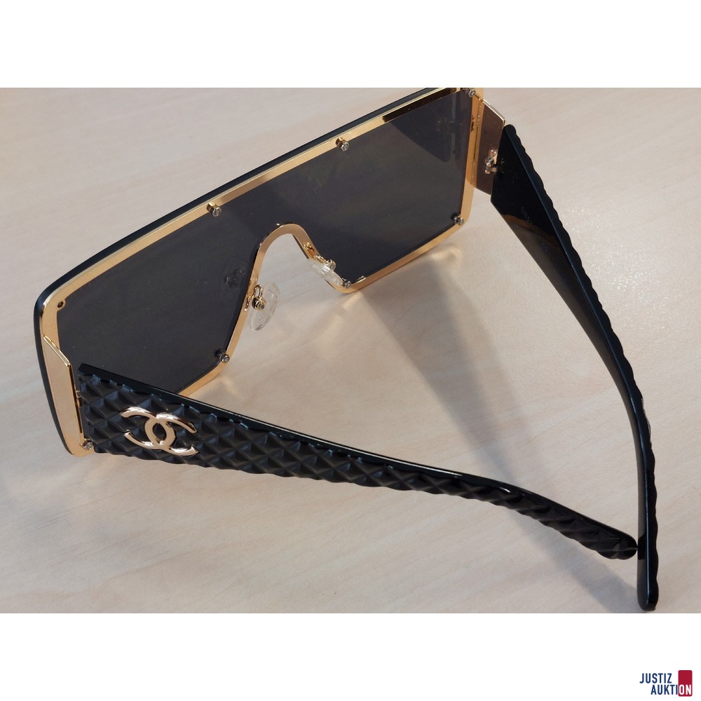 Damenretrosonnenbrille der Marke Channel GS21-09 - schwarz - getragen