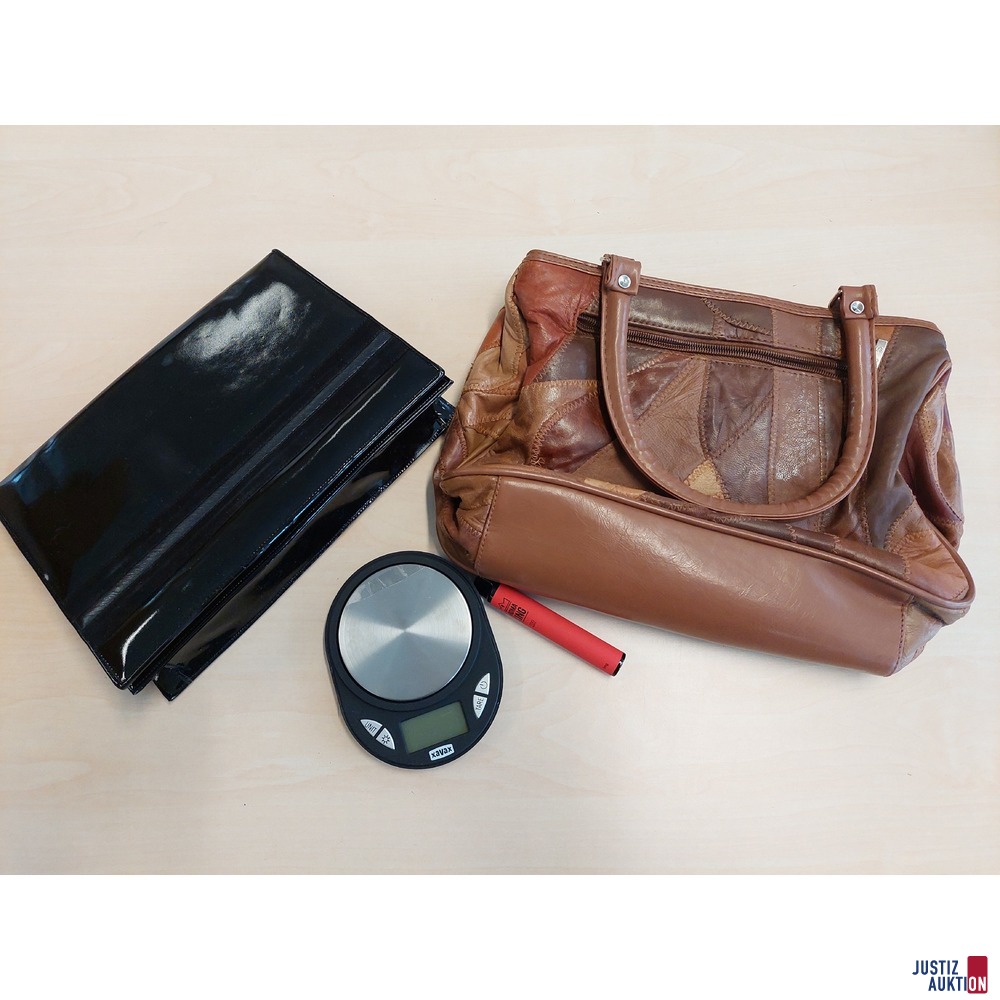 2 Handtaschen u.a.