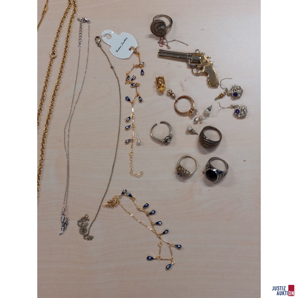 Konvolut bestehend aus diversen Modeschmuck