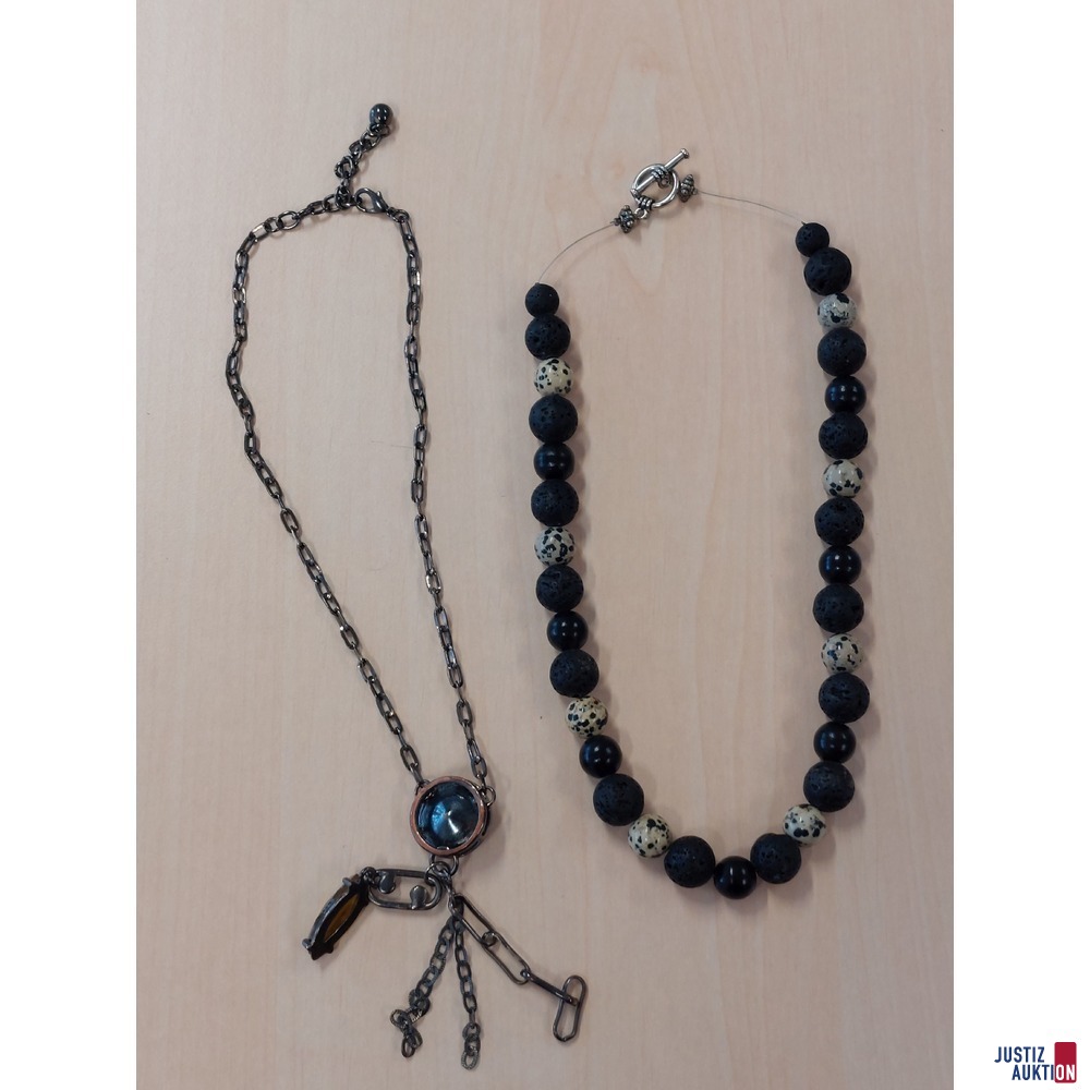 Ethnomodeschmuck  1 Steinkugelkette mit Knebelverschluss 1 Ankerkette mit grünem Glasstein