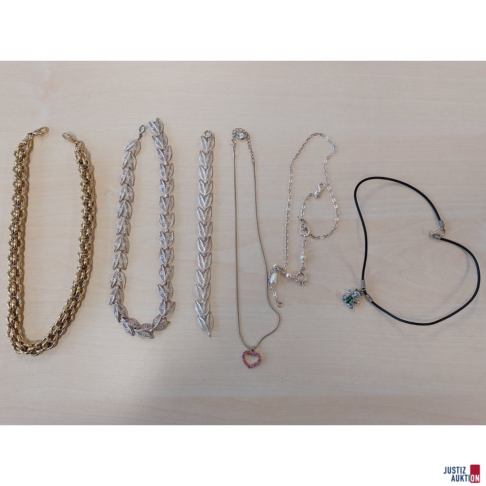 Diverser Modeschmuck Halsketten gold- und silberfarben unedel