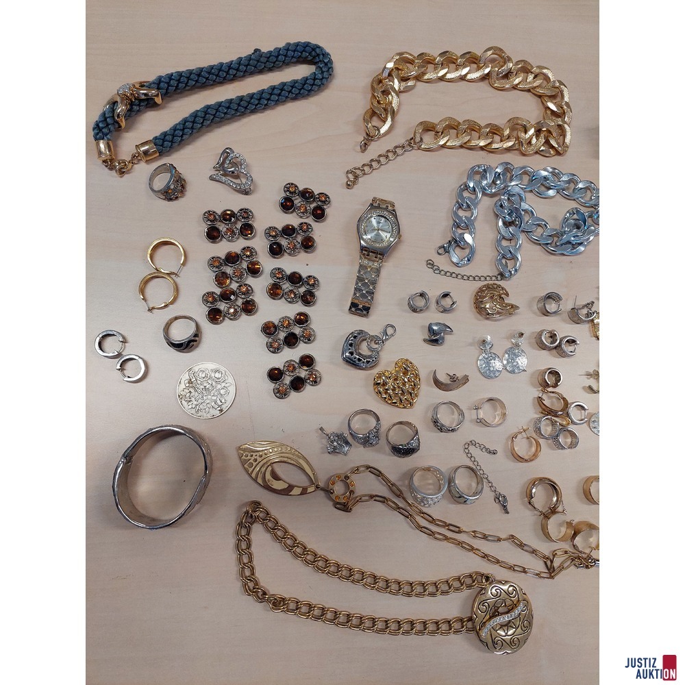 Konvolut aus Modeschmuck unter anderem Pierre Lang&comma; vergoldet&comma; versilber&comma; rohdiniert