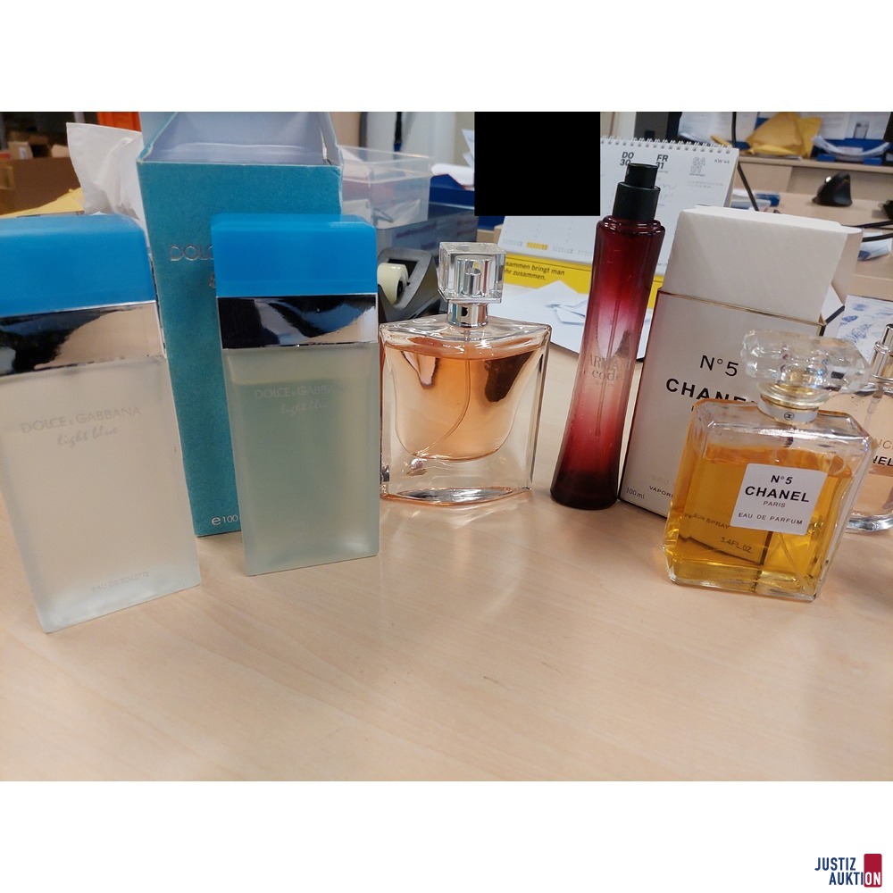 Diverse angebrochene Parfum