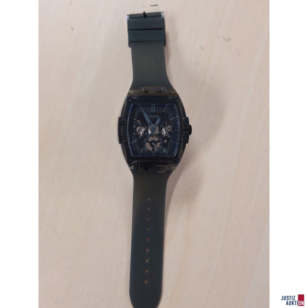 Herrenarmbanduhr der Marke Guess