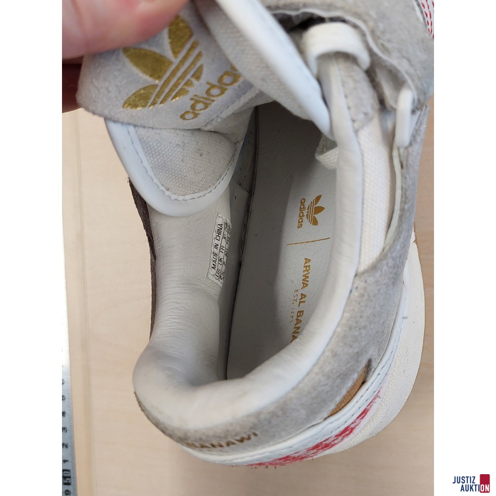 Sneaker der Marke Adidas &ndash; Arwa Al Banawi Gr&period; EU 40&comma;5 leichte Lagerspuren vorhanden neuwertig