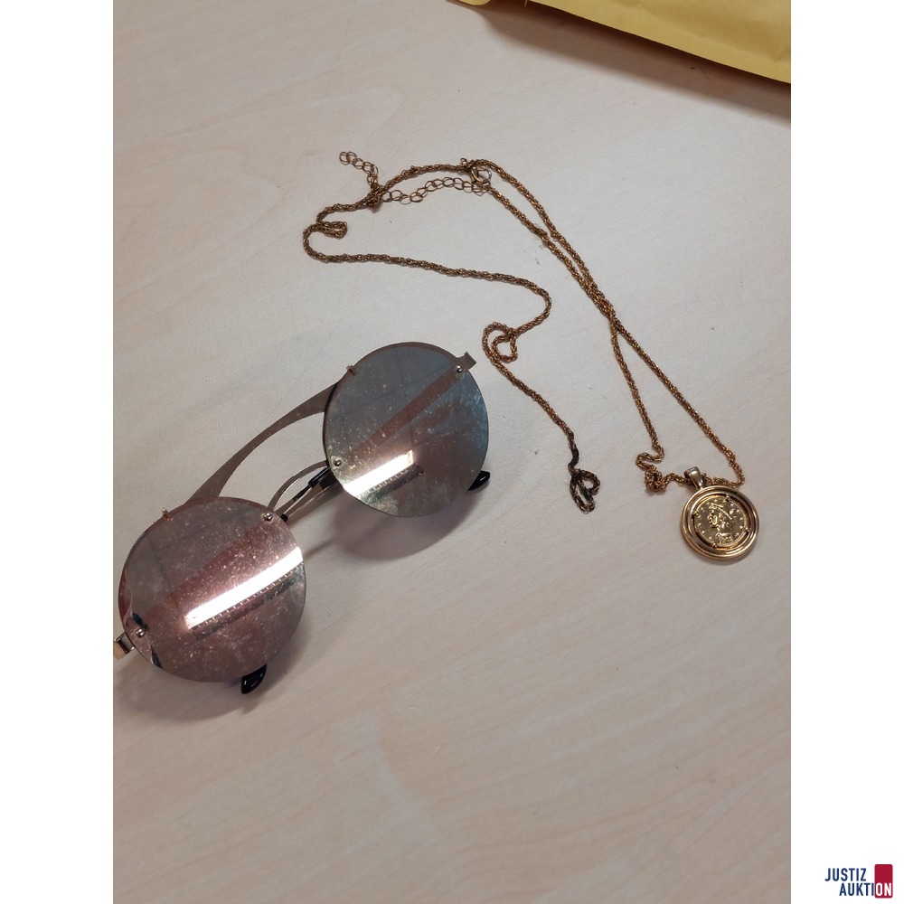 Modeschmuckkette defekt - Sonnenbrille der Marke Cloud zerkratzt