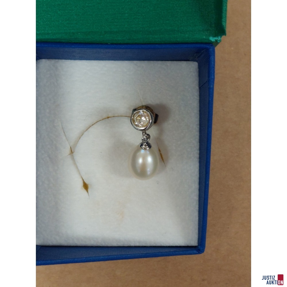 Ohrstecker / Silber / mit Perle getragen