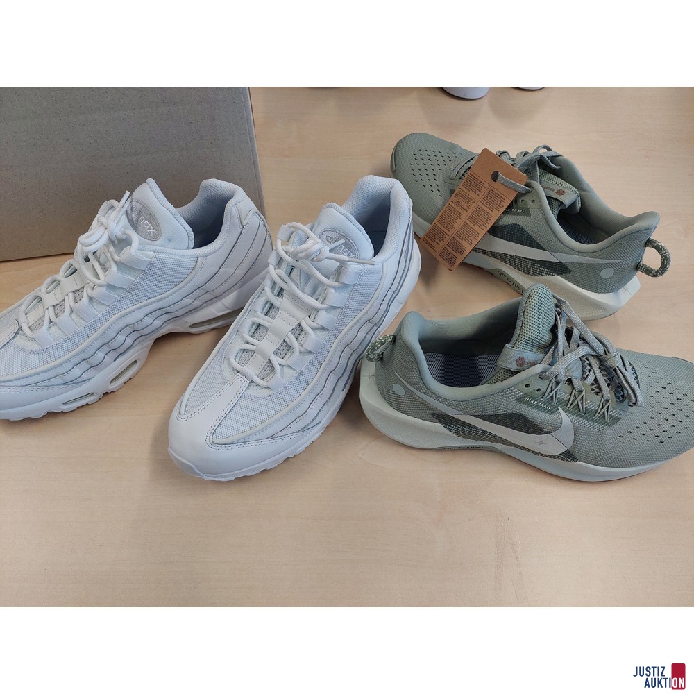 1 Paar Sneaker der Marke Nike Air airmax Größe 43 u.a.