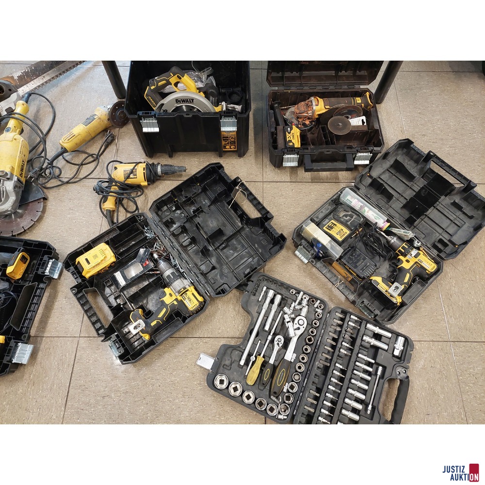Konvolut bestehend aus diversen DEWALT Werkzeug
