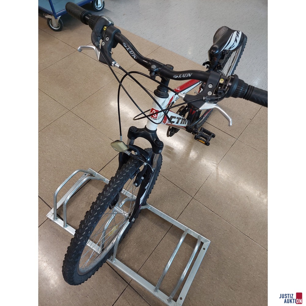 Mountainbike der Marke CTM Axon SGC