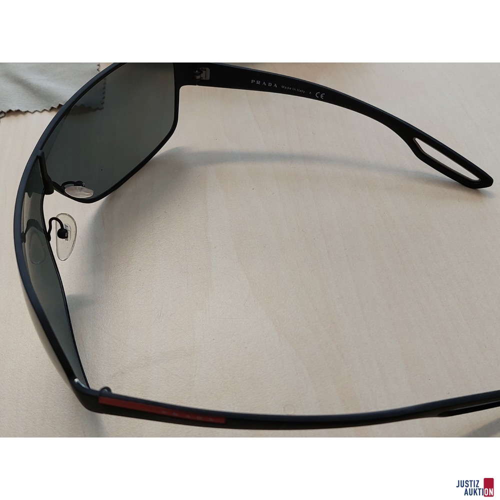 Sportsonnenbrille der Marke Prada - Model: Linea Rossa PS52 QDGO