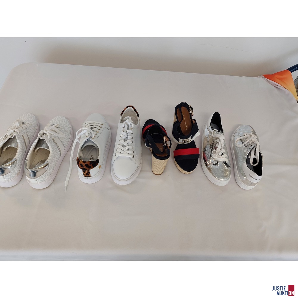 1 Paar Sneaker der Marke Michael Kors Größe US 9,5 u.a