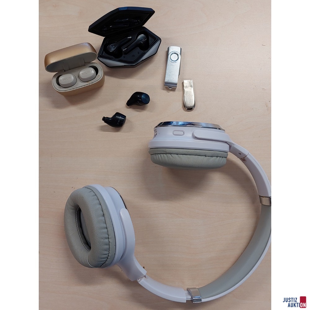 2 USB-Sticks 3 Paar In-Ear-Kopfh&ouml;rer 1 Kopfh&ouml;rer