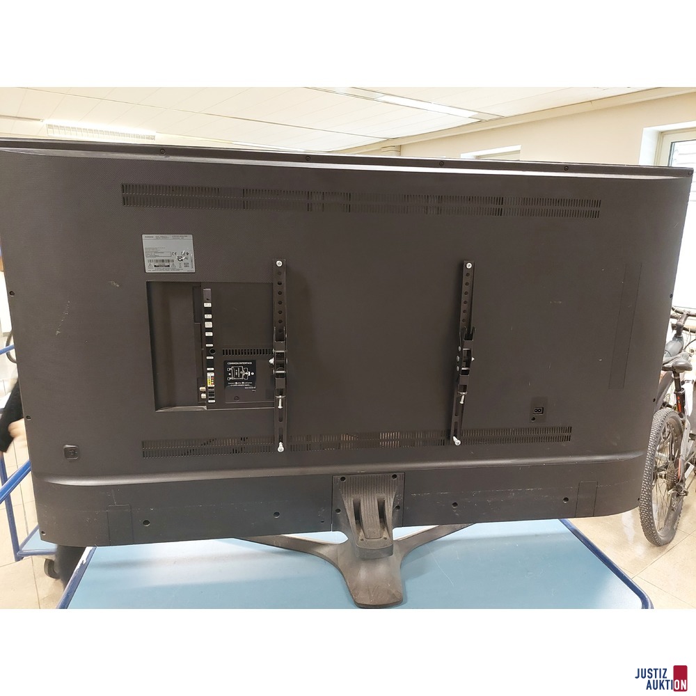 Flachbildfernseher der Marke Samsung - Model: UE65MU6170U