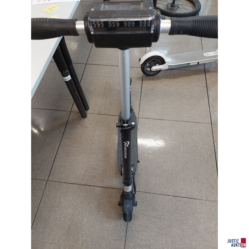 E-Scooter der Marke Evercross