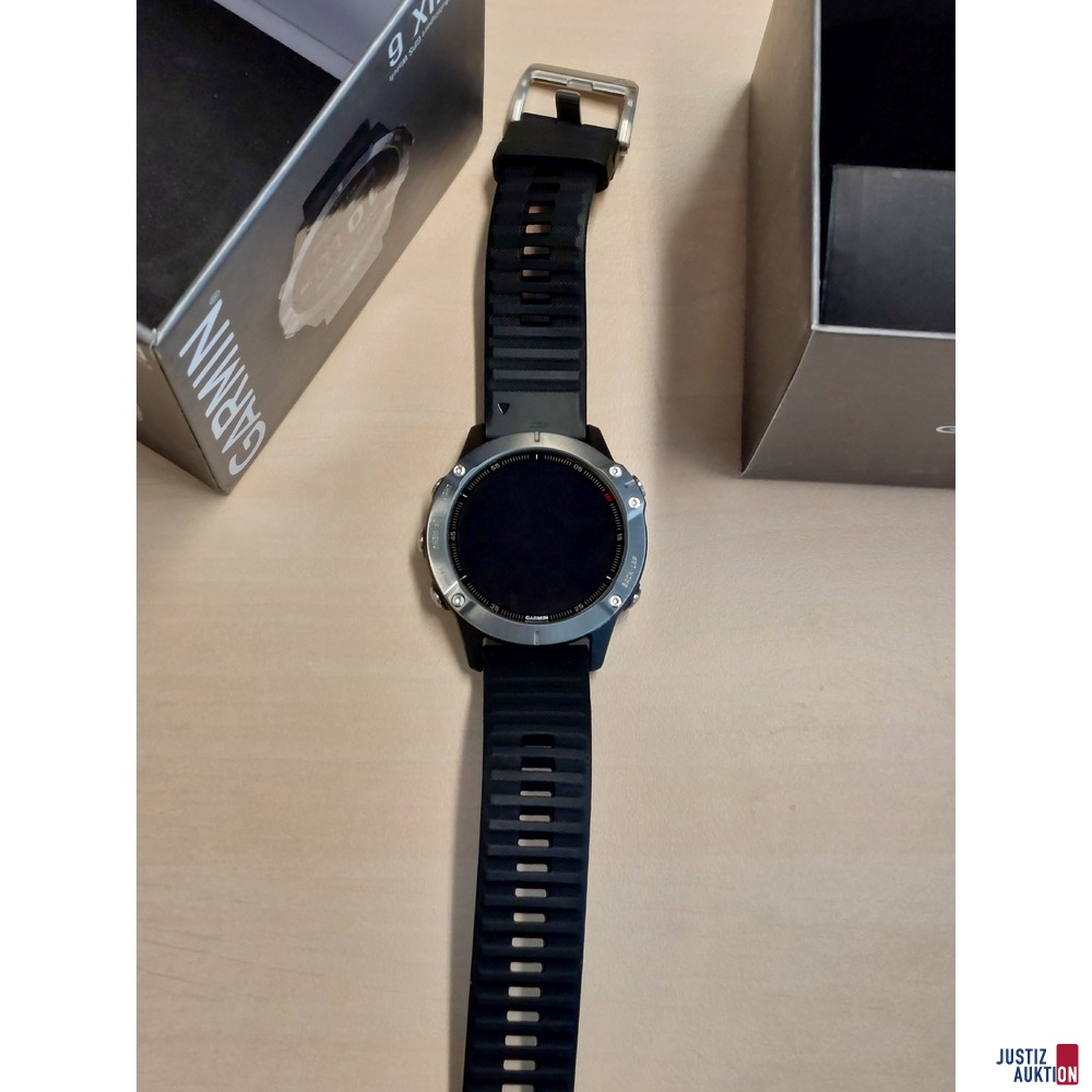 GPS-Watch der Marke Garmin Fenix 6