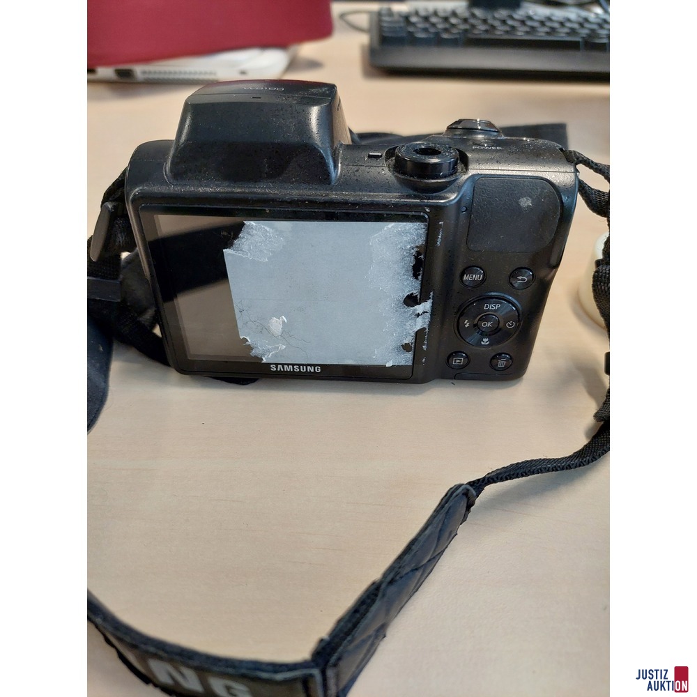 Kamera der Marke Samsung WB100 - Seriennummer: A3X7C9AC800GKXP