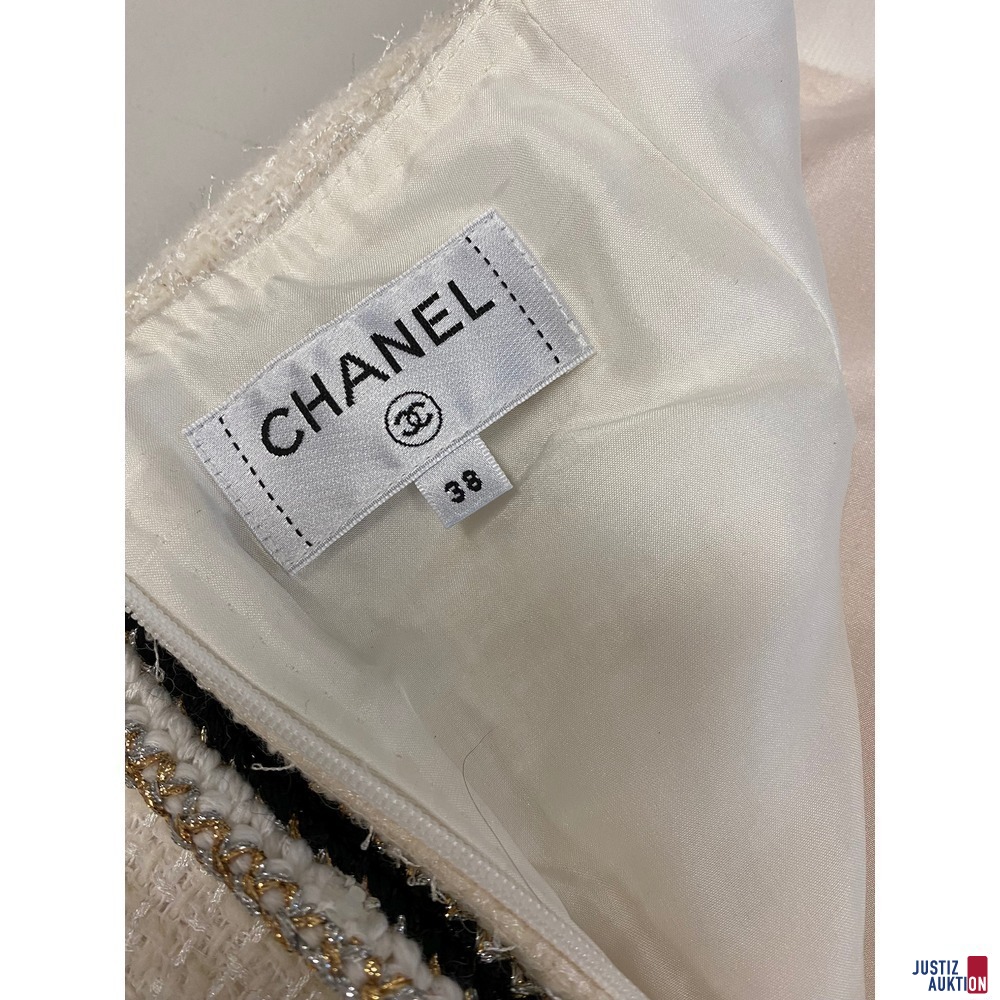 Rock Chanel Boucle creme mit Zierborte im Vorderteil und Rückenteil franz. Gr. 38/deut. Gr. 36 - Neu