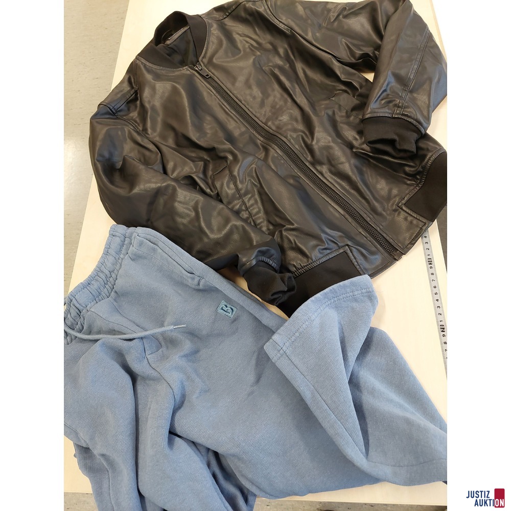1 Jogginghose von Bershka Gr&ouml;&szlig;e S u&period;a&period;
