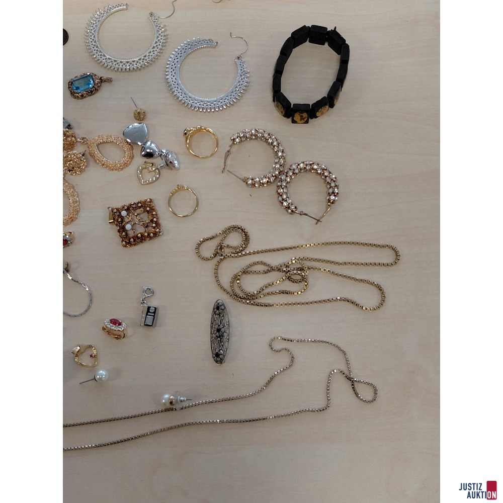 Konvolut an Modeschmuck