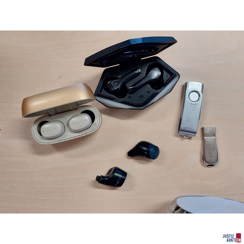 2 USB-Sticks 3 Paar In-Ear-Kopfh&ouml;rer 1 Kopfh&ouml;rer