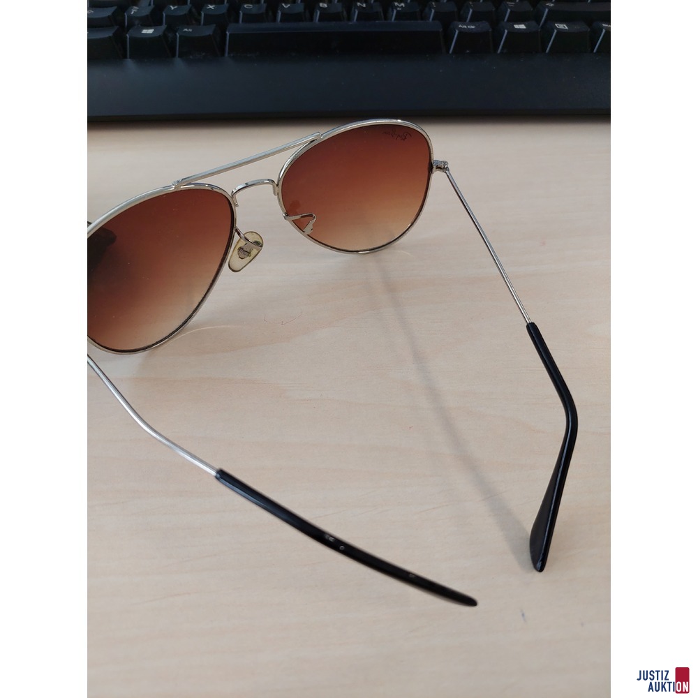 Sonnenbrille Unisex der Marke Ray Ban Pilotenstyle - gold/braun - getragen