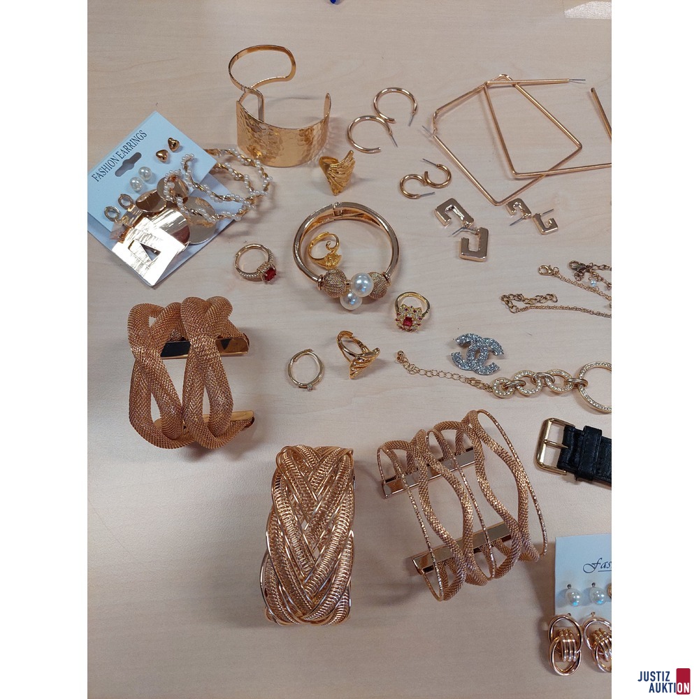 Konvolut aus Modeschmuck&colon; Armspanne&comma; Ketten&comma; Ohrringe&comma; Ringe&comma; vergoldet NEU