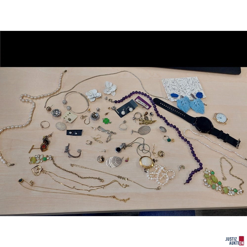 Konvolut an Modeschmuck&comma; Uhren