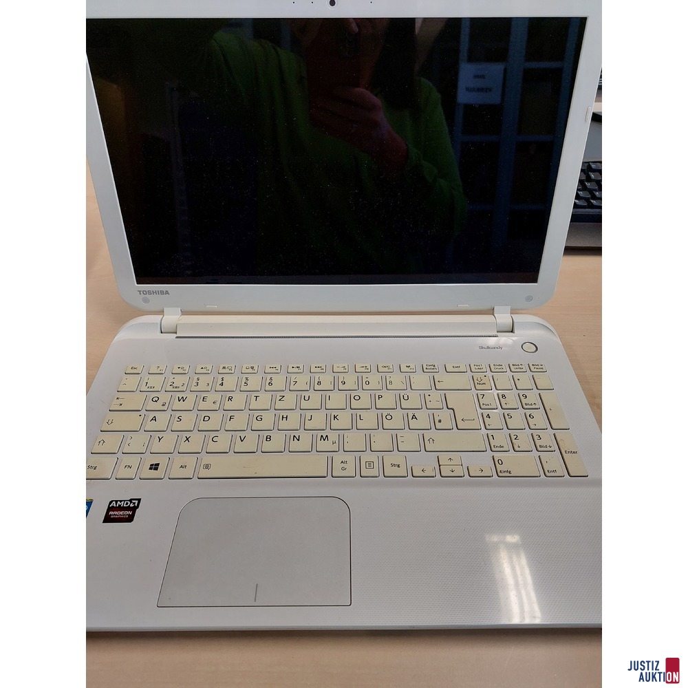 Laptop der Marke Toshiba Satelite L50-B-1PW - Seriennummer: 8E087961C