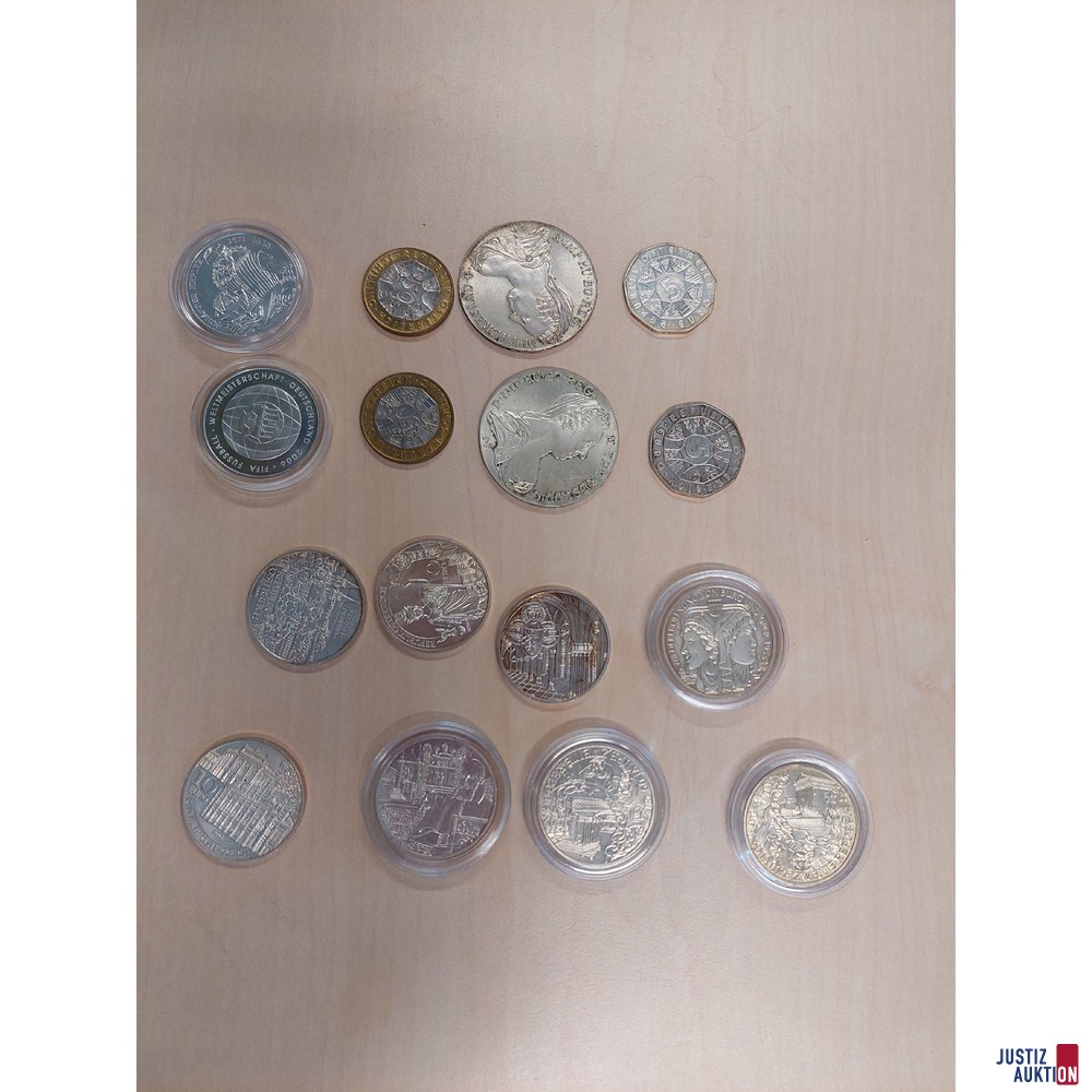 Konvolut &Ouml;sterreich Zweite Republik bestehend aus 16 M&uuml;nzen&comma; dabei 2x Maria Theresien Taler&comma; 2x 5 Euro in Silber&comma; 9x 10 Euro in Silber&comma; 2x 50 ATS in Bimetall&comma; 1x 10 Euro Deutschland 2006