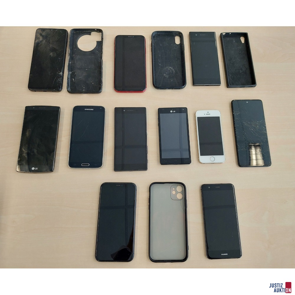 Konvolut bestehend aus diversen Handys