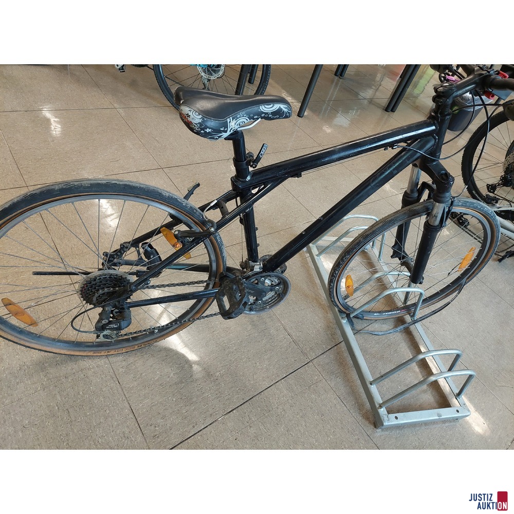 Fahrrad unbekannter Marke überlackiert