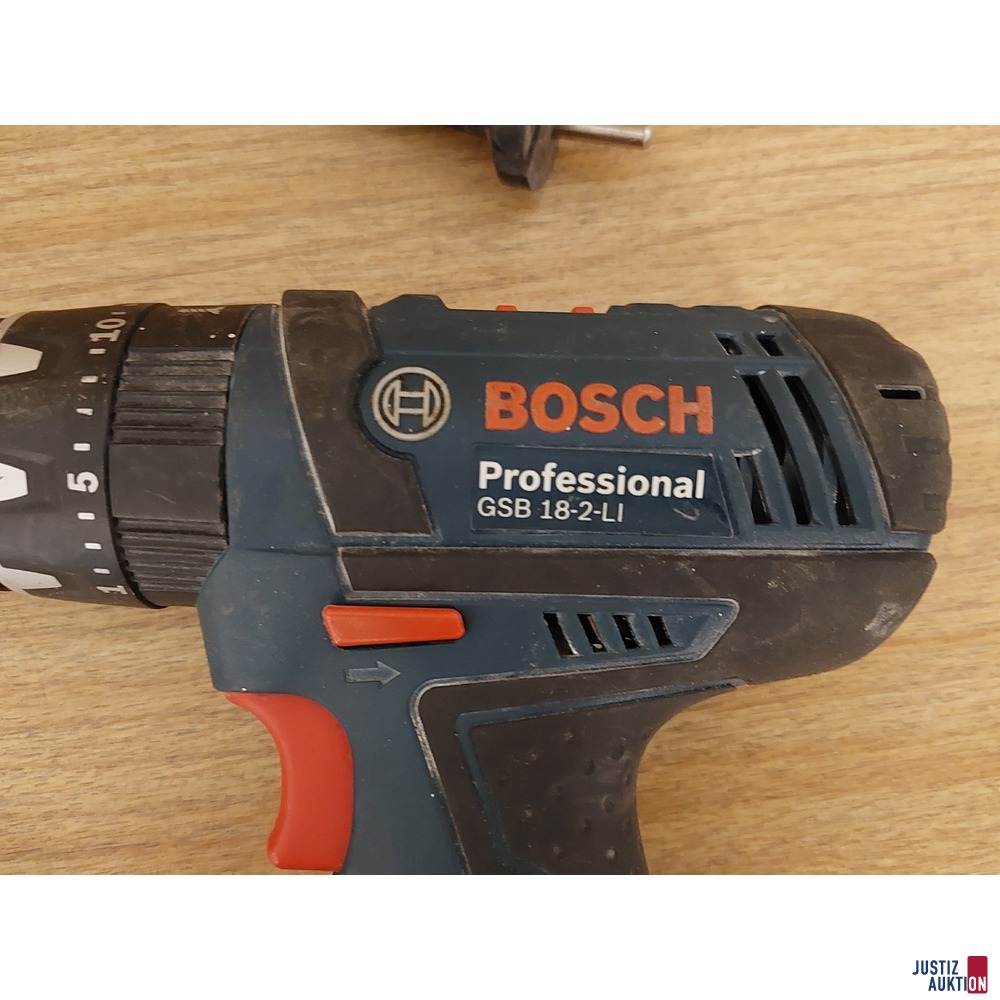 1 Akku Bohrmaschine der Marke Bosch Professional u.a.