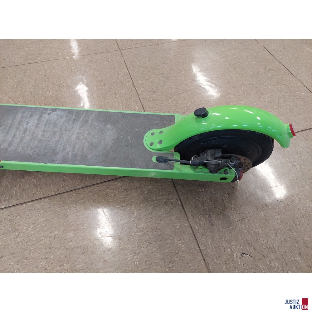 E-Scooter der Marke Denver