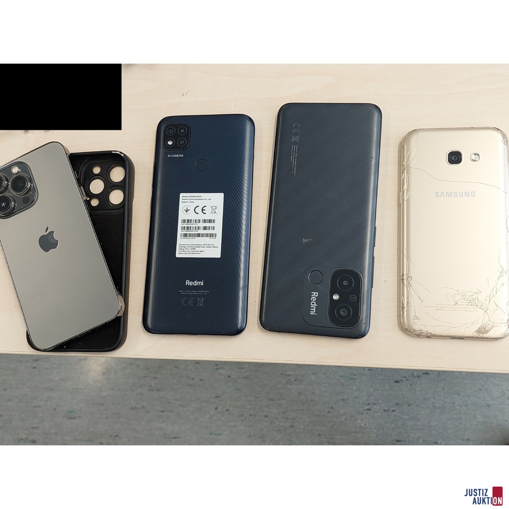 Konvolut bestehend aus 4 Handys