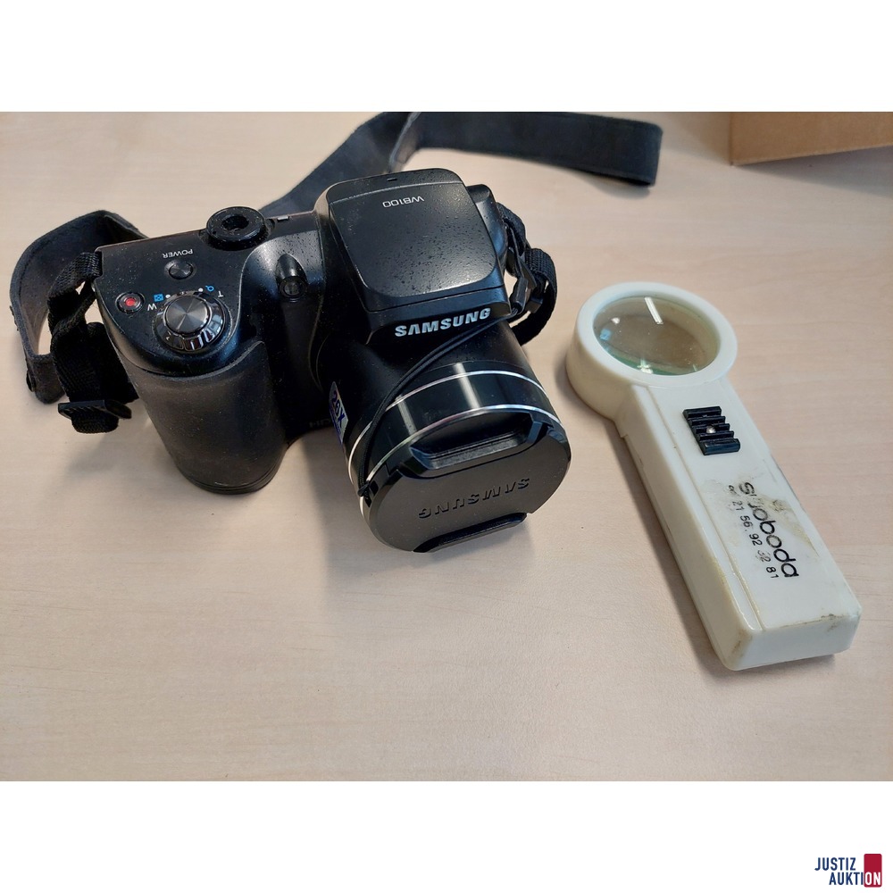 Kamera der Marke Samsung WB100 - Seriennummer: A3X7C9AC800GKXP