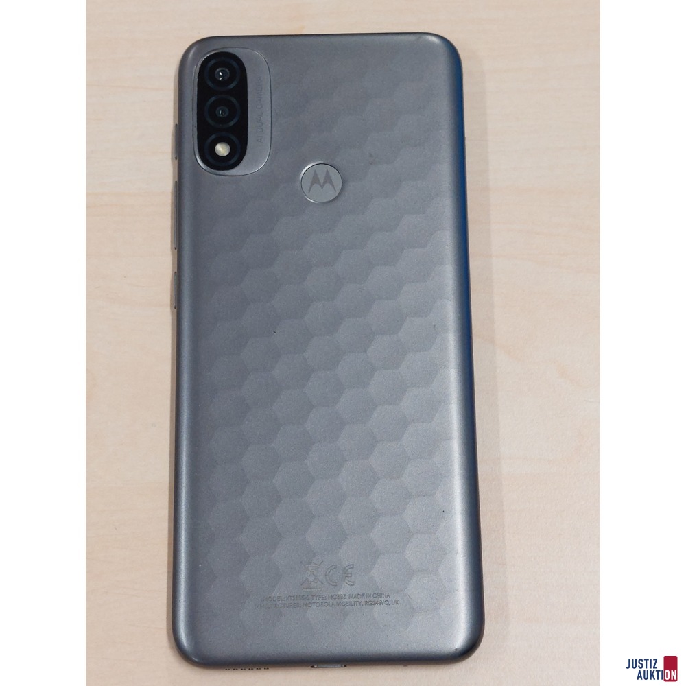 Handy der Marke Motorola Moto E20 - Model: XT2155-6 - Type: MC3B3