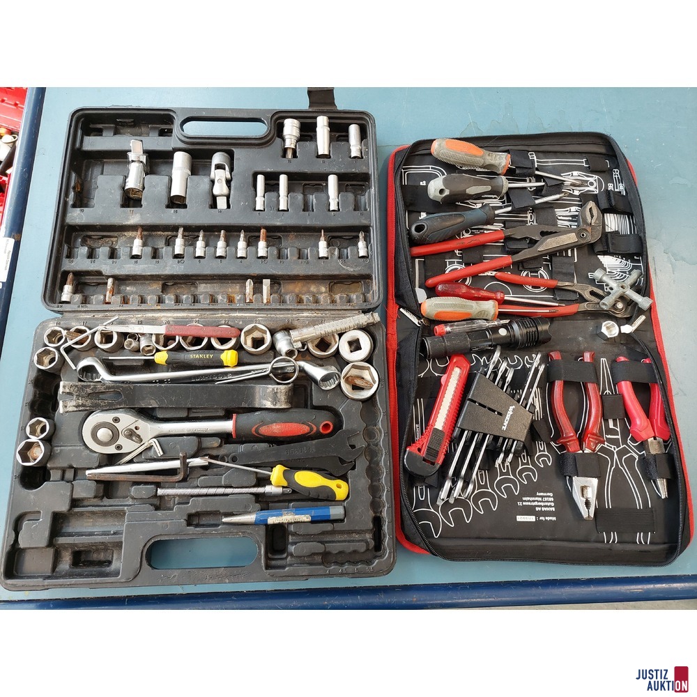 Werkzeugkoffer und Tasche mit diversen Werkzeug